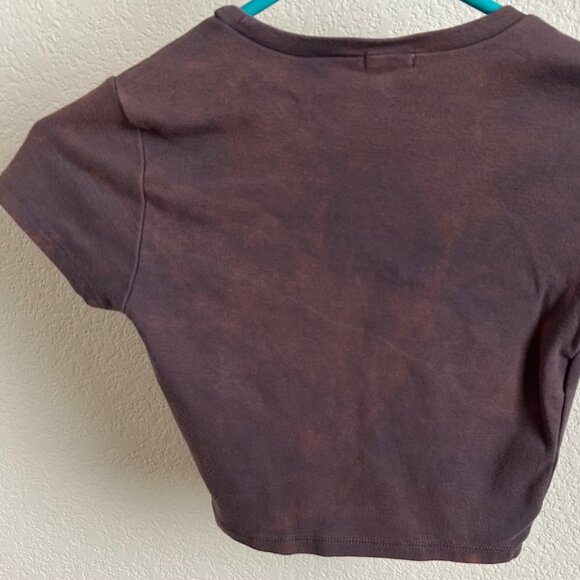 Garage Crop Top Baby Doll T-Shirt shirt in dark brown with slight tie-dye effect - Picture 4 of 11